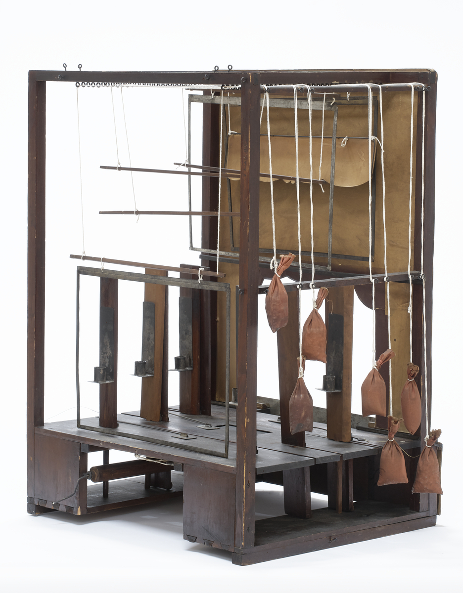 Scene,motiv:antikken,i klassisistiskByggn.fasade