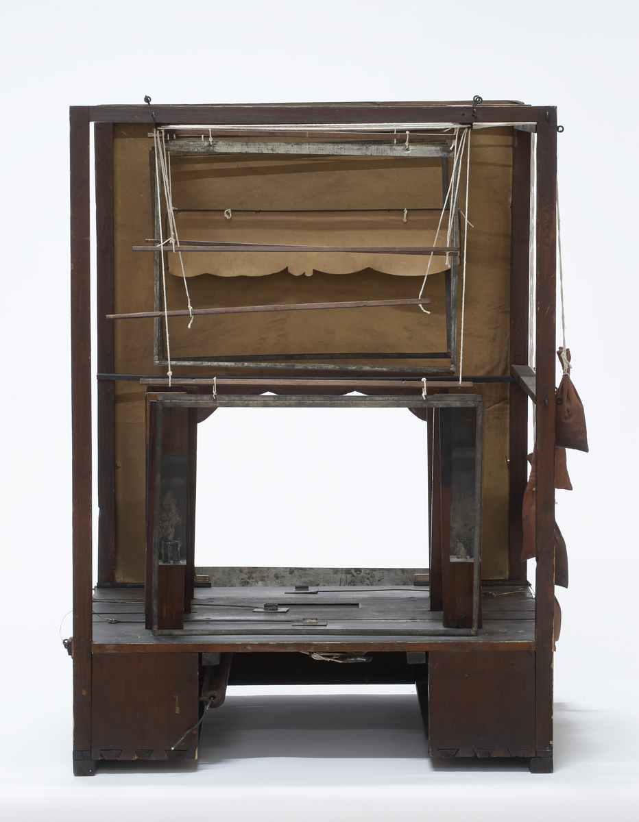 Scene,motiv:antikken,i klassisistiskByggn.fasade