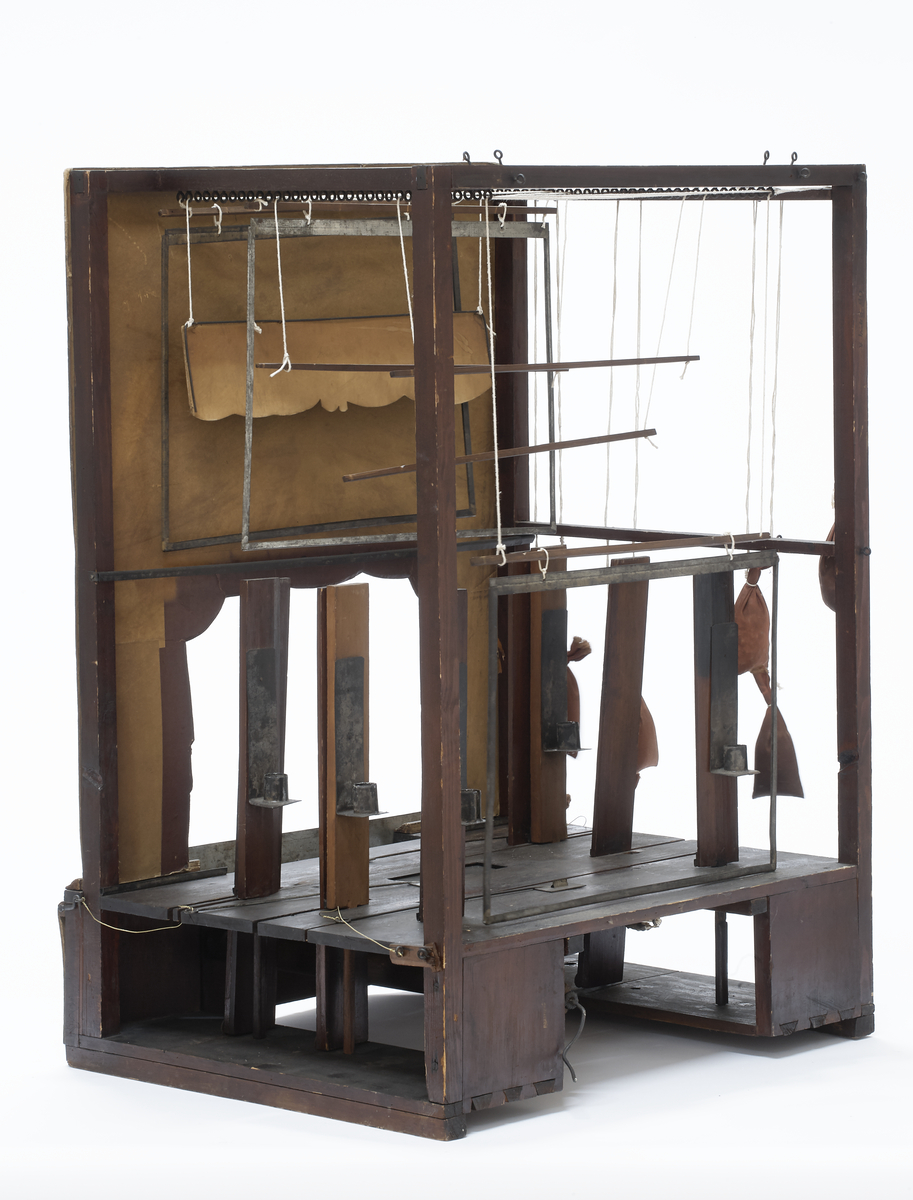 Scene,motiv:antikken,i klassisistiskByggn.fasade