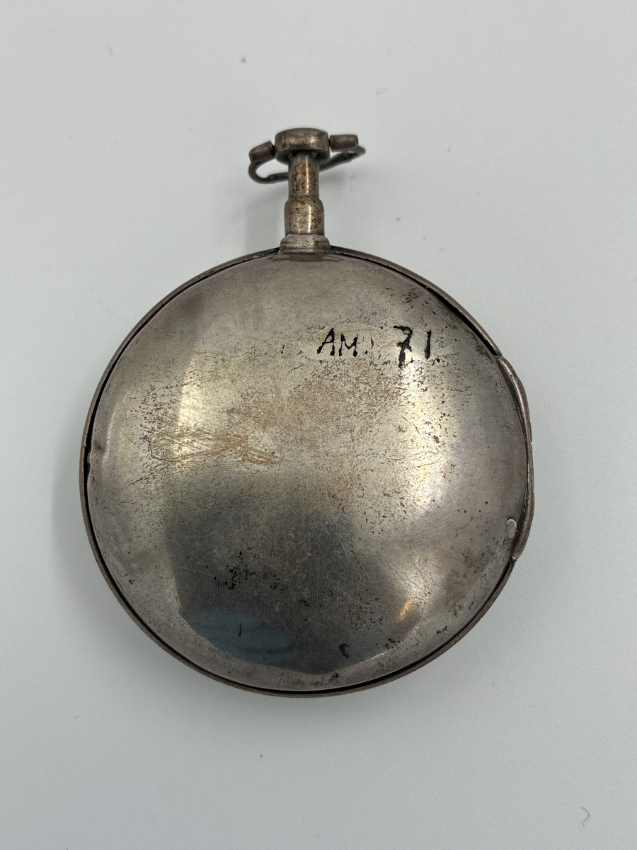 Fickur i silverboett stämplat CLB. Uret signerat "A.F.E. Grundig in Querfurth"