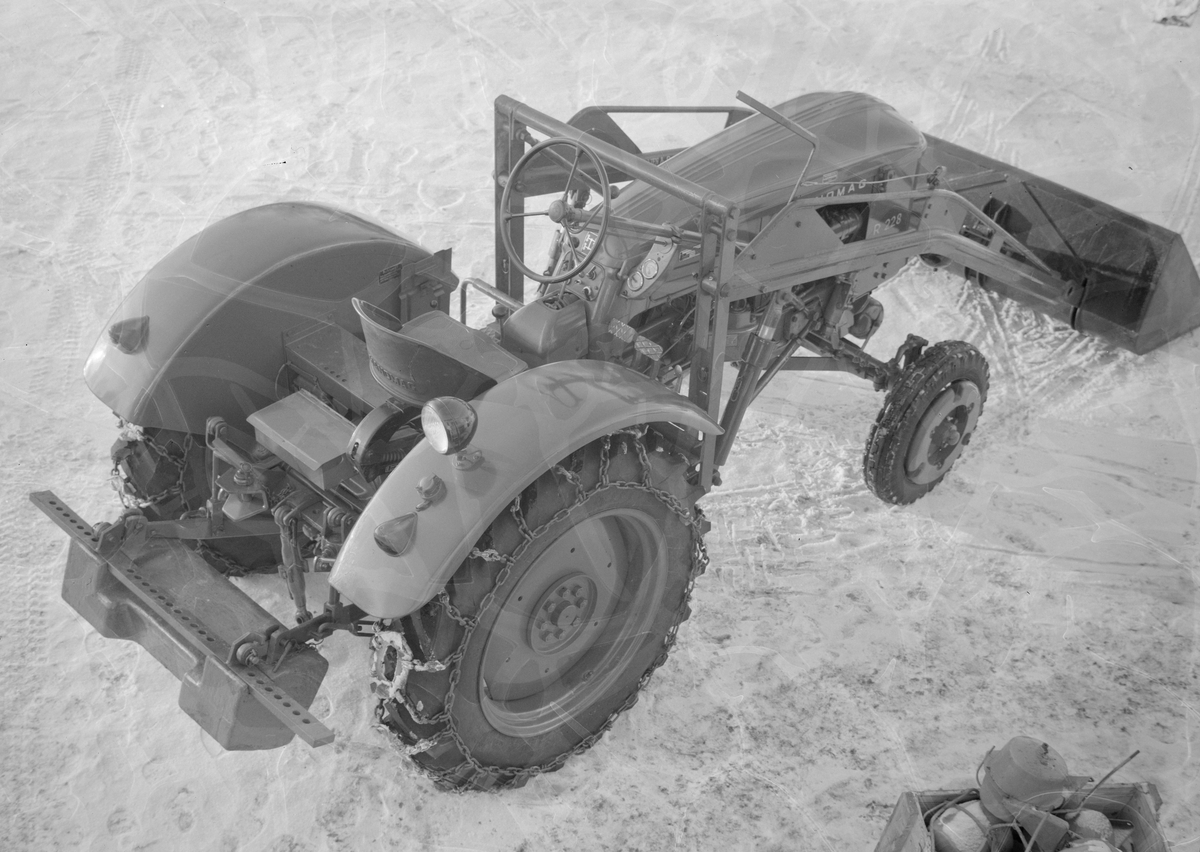 Autoindustri, traktor m/sneskuffe og plog, reklame