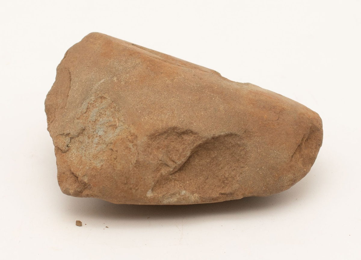 totalt 1514 registrerade fynd varav merparten i flinta. Lite keramik bland annat 2 riktigt tidiga trattbägarkärl.