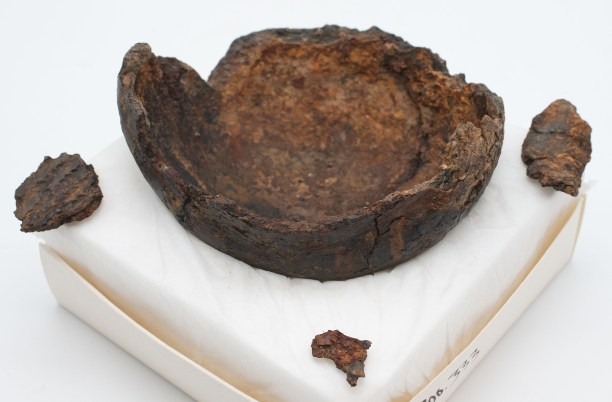 totalt 1514 registrerade fynd varav merparten i flinta. Lite keramik bland annat 2 riktigt tidiga trattbägarkärl.