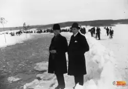 Bild med något svårtolkad innebörd. En gissning är att det h