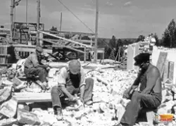 30/8
Tegelränsning på gamla köksvinden. Köket