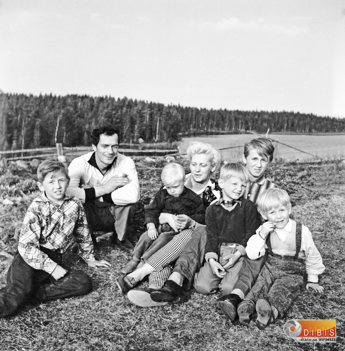 Ivar Sjöberg med fru Ellen och barn från Jönsbo, Bollnäs