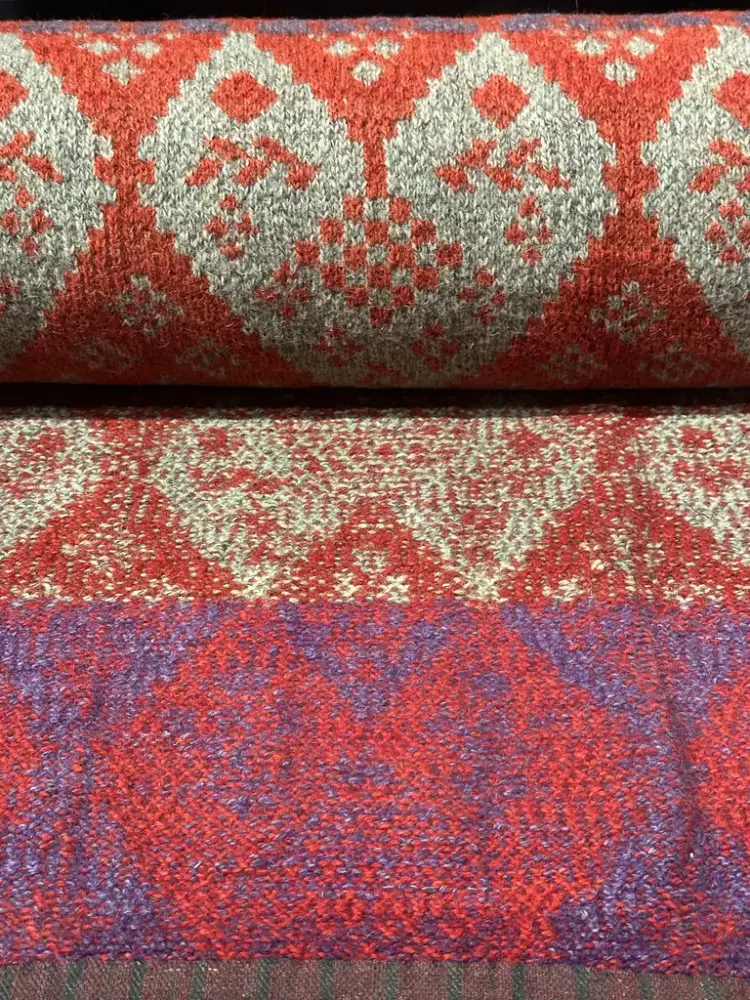 Fram och baksida av stickning, stickad av Märta-Stina Abrahamsdotter