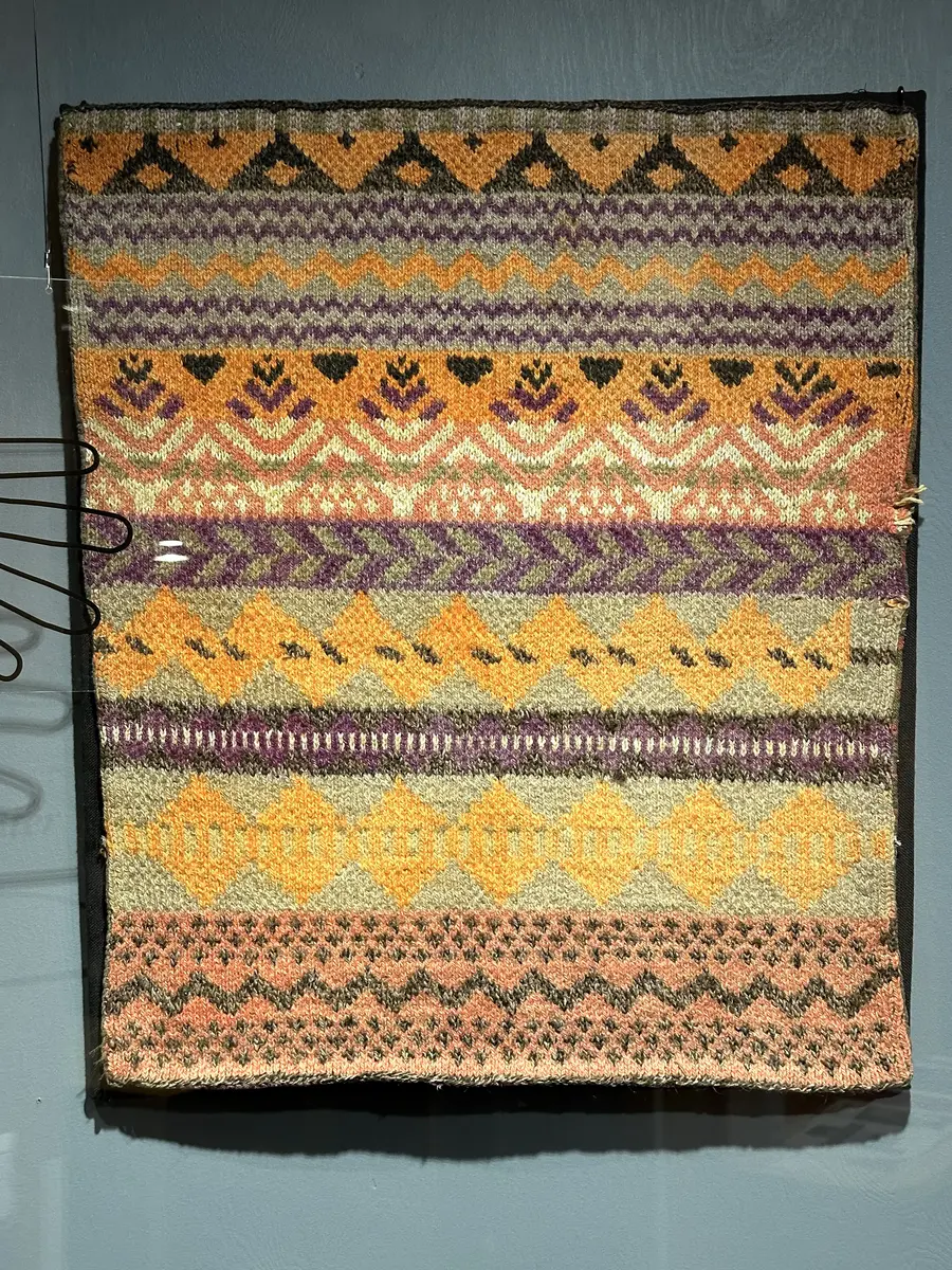 Tulltäcke stickat av Märta-Stina Abrahamsdotter