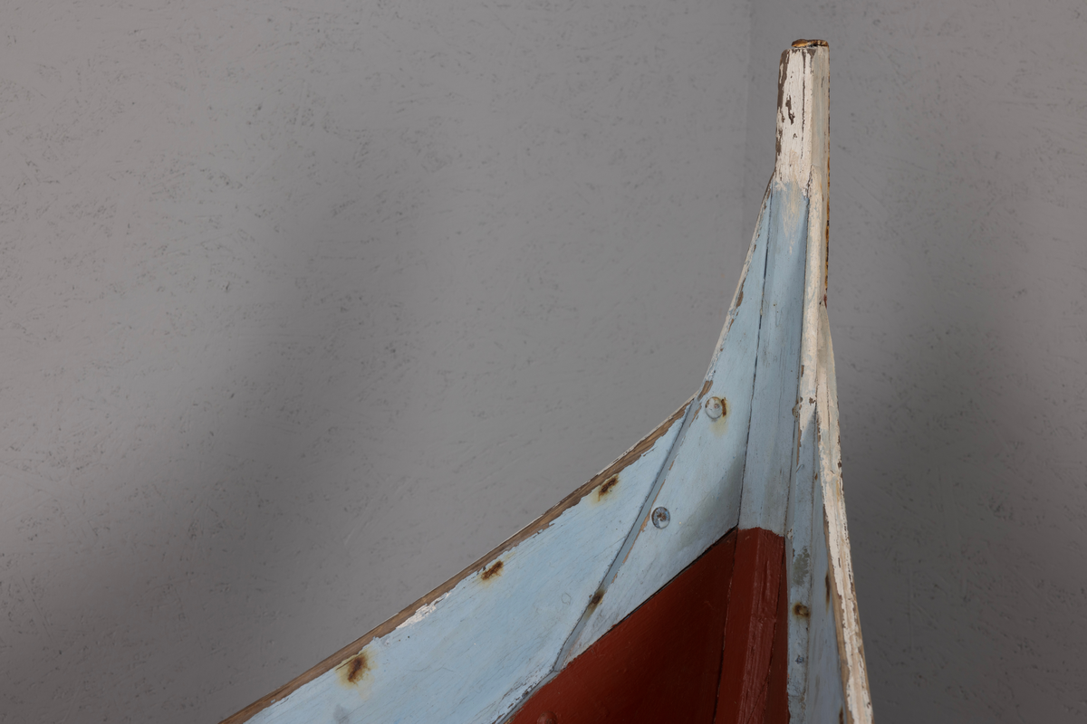 Elvebåt fra Vefsn, for 2 roere (4 keiper), 3 bordganger på hver side.