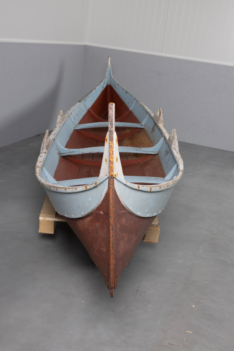 Elvebåt fra Vefsn, for 2 roere (4 keiper), 3 bordganger på hver side.