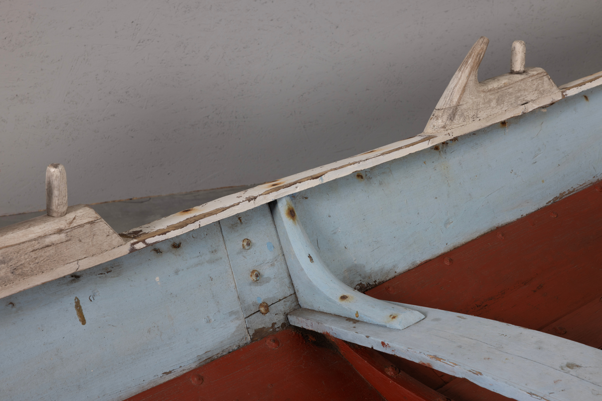 Elvebåt fra Vefsn, for 2 roere (4 keiper), 3 bordganger på hver side.