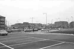 Fotografiet visar en vy som visar stadshuset och på avstånd 