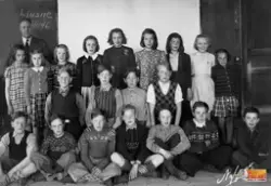 Skolkort från Ljusne Bruk Skola Söder Ljusne 1946.

Främre r