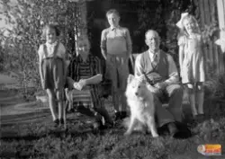 I Storberget, Ljusne.

Från vänster:
1. Sonja Strandberg
2. 