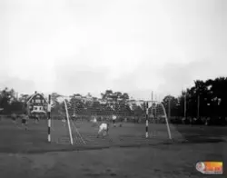 Fotot är taget på Ljusneborg i Ljusne.
Huset i bakgrunden är