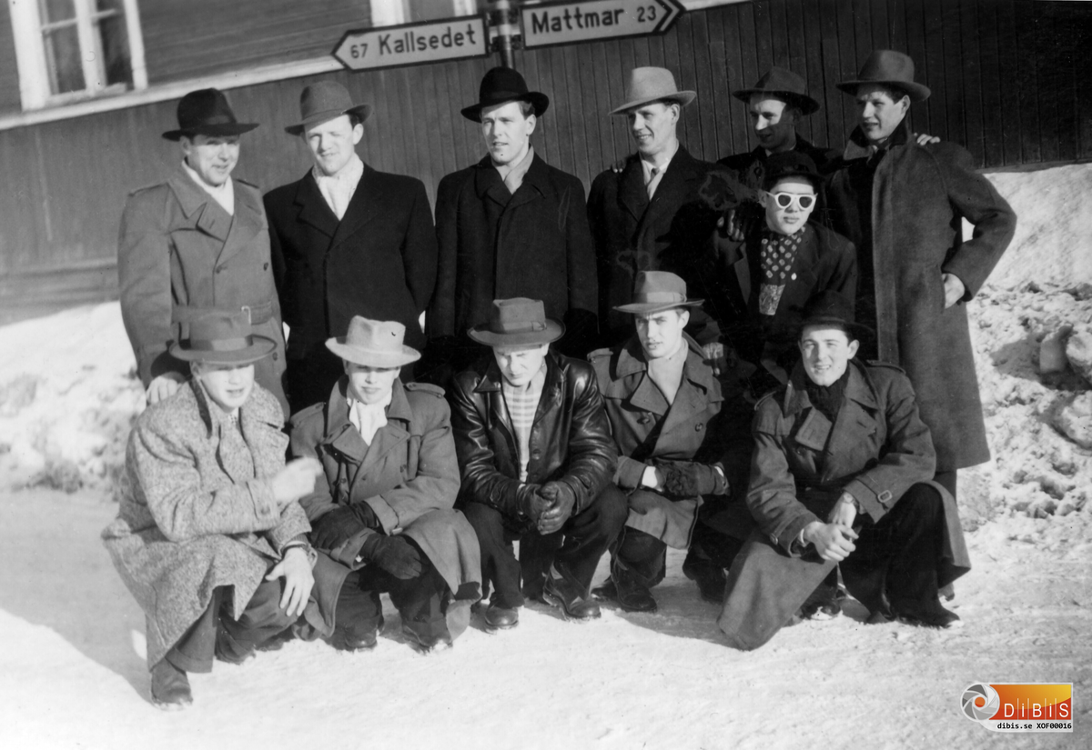 Främre raden från vänster:
1.Lennart Andersson
2.Sune Elofsson
3.Jörgen Ekengren
4.Curt Karlsson
5.i solglasögon Curt "Pröjsarn" Nilsson
6.okänd

Övre raden från vänster:
1.Rolf "Pegas" Pettersson
2.Olle Myrman
3.Gunnar Dunder
4.Bror Nordin
5.Okänd
6.Holger "Sluggo" Nordin