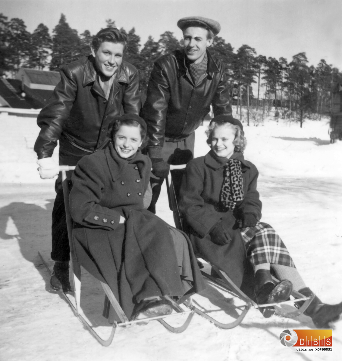 Övre raden från vänster Olof Löfgren och Curt Karlsson.
Främre raden från vänster Rut Melin (gift Rut Helsing) och Rut Karlsson