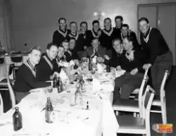 LJusne AIK:S ishockeylag på turné i Finland 1954.
Sittande v