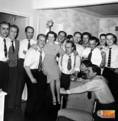 Fest med Ishockey Laik

Från vänster:
1. Kurt Carlsson
2. St