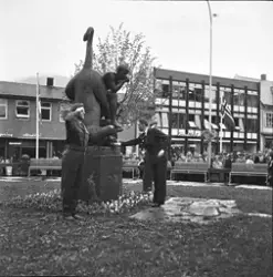 Jubileumsutstillingens åpning. Kronprins Harald legger ned k
