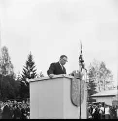 Jubileumsutstillingens åpning. Direktør Simonsen holder tale