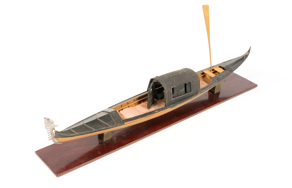 Modell av gondol med skrå.