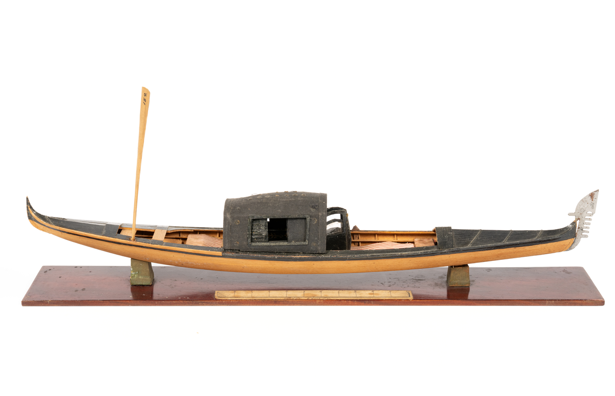 Modell av gondol med skrå.