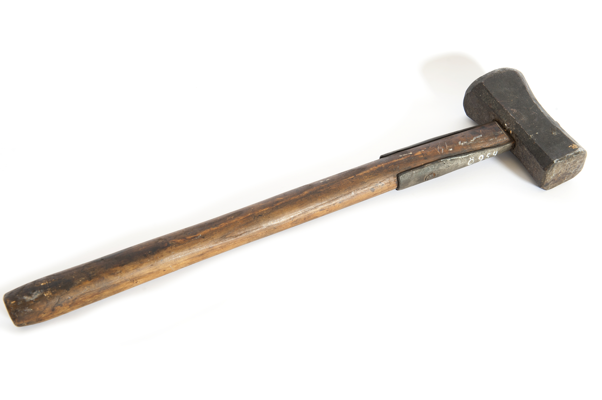 Stämpelhammare, krönt med Gustav III:s namnchiffer.