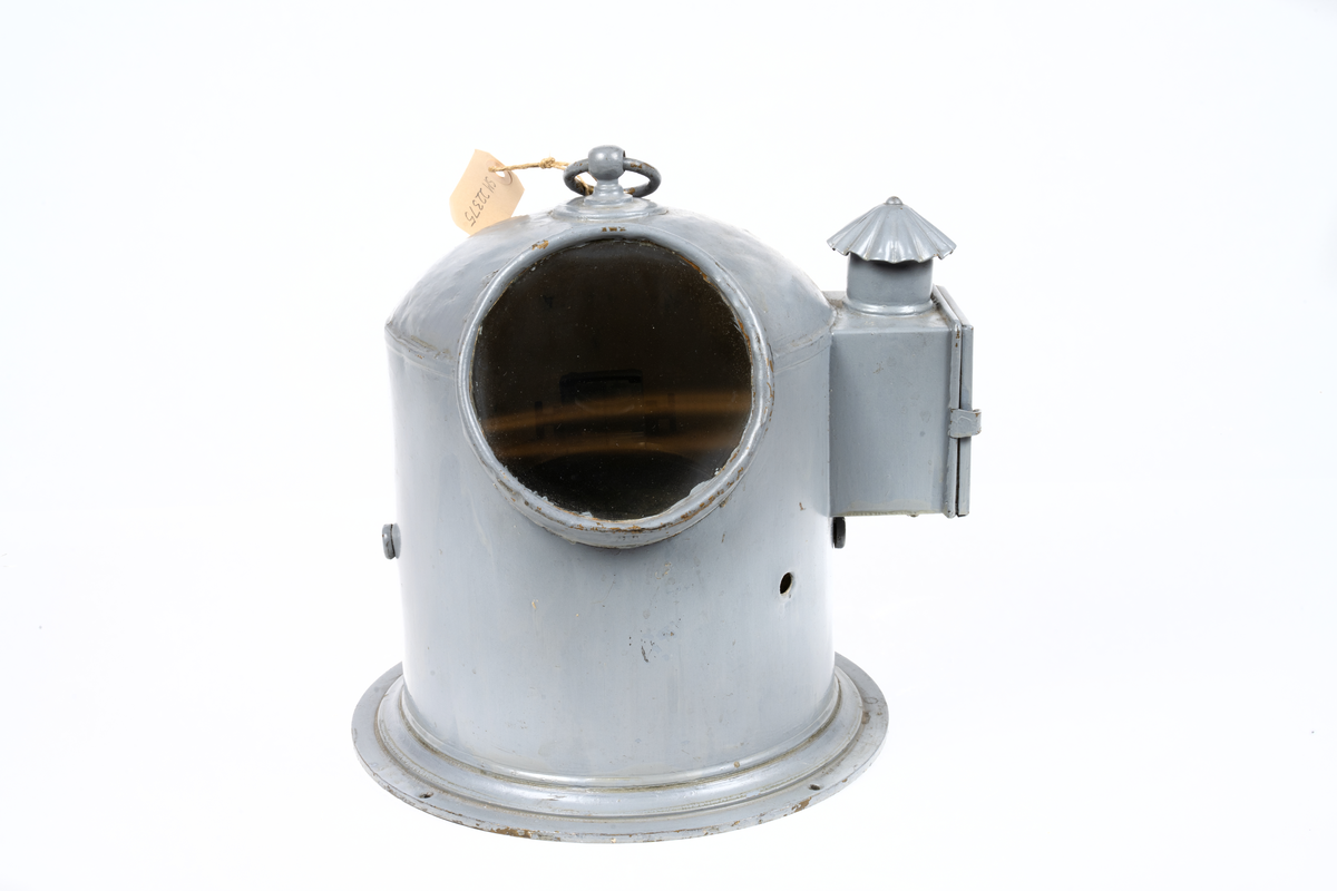 Runt nakterhus med sidorum för veklampa.