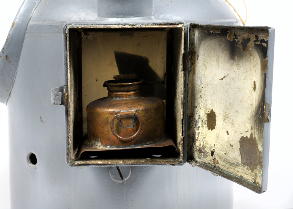 Runt nakterhus med sidorum för veklampa.