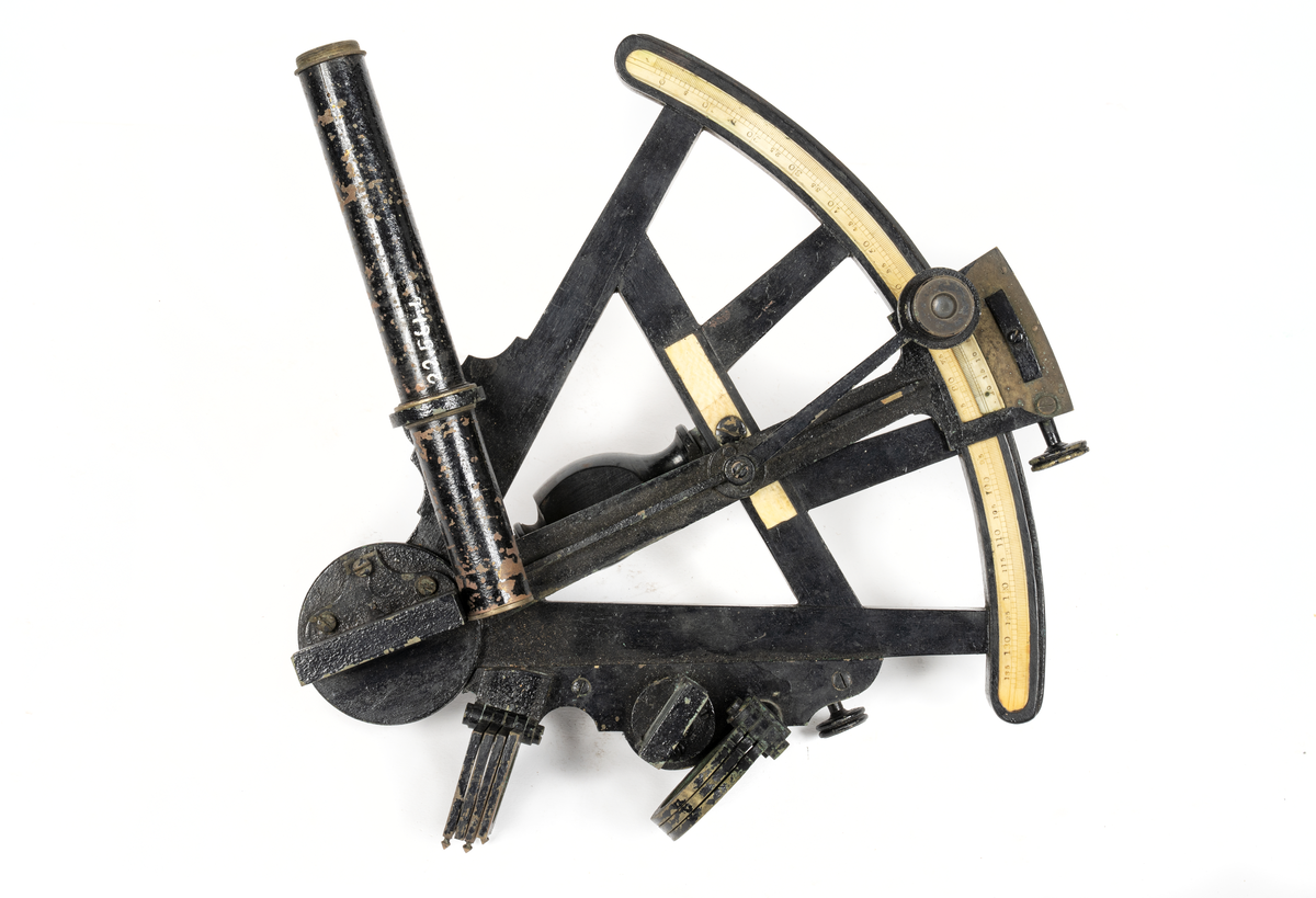 Sextant, Sjöhistoriska museet by F. Lundy. Adjuster of Compass & Nautical instrument