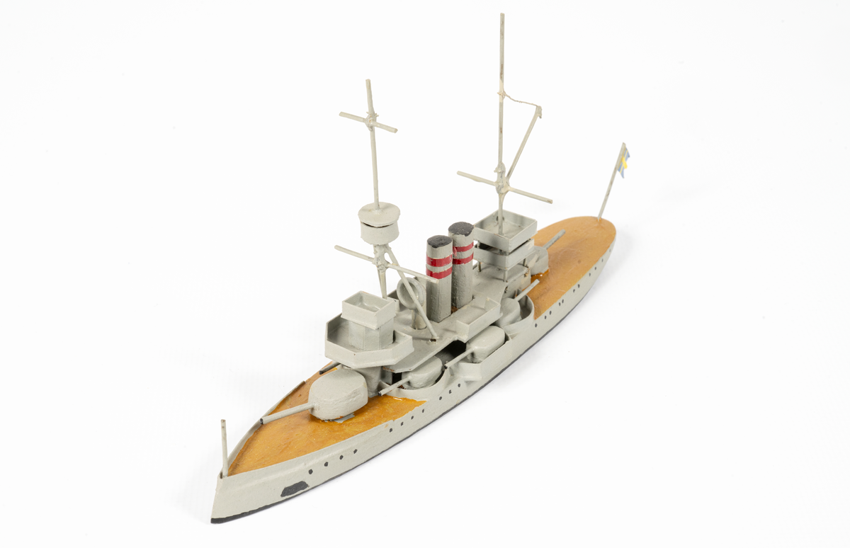 Föremålets form: Vattenlinjemodell.
Består av trä och metalltråd.