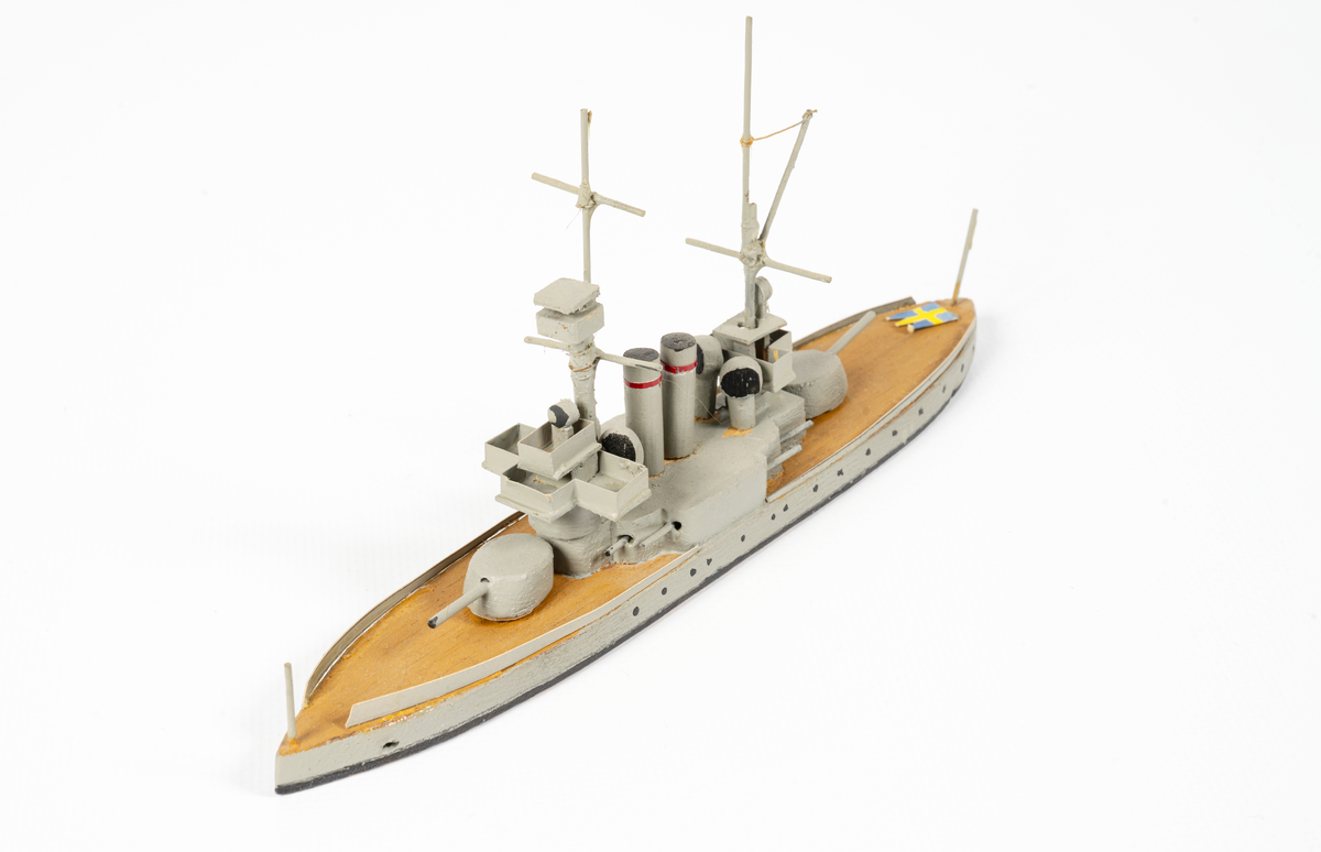 Föremålets form: Vattenlinjemodell.
Består av trä och metalltråd.