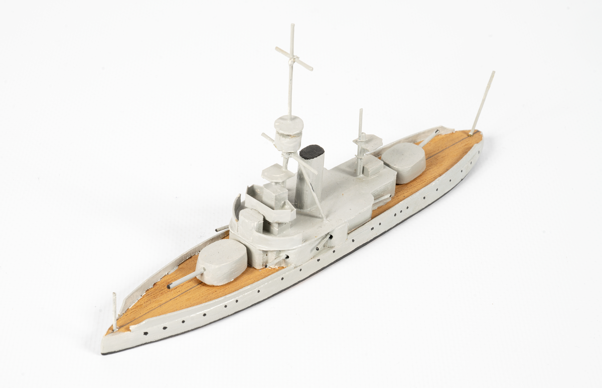 Föremålets form: Vattenlinjemodell.
Består av trä och metalltråd.