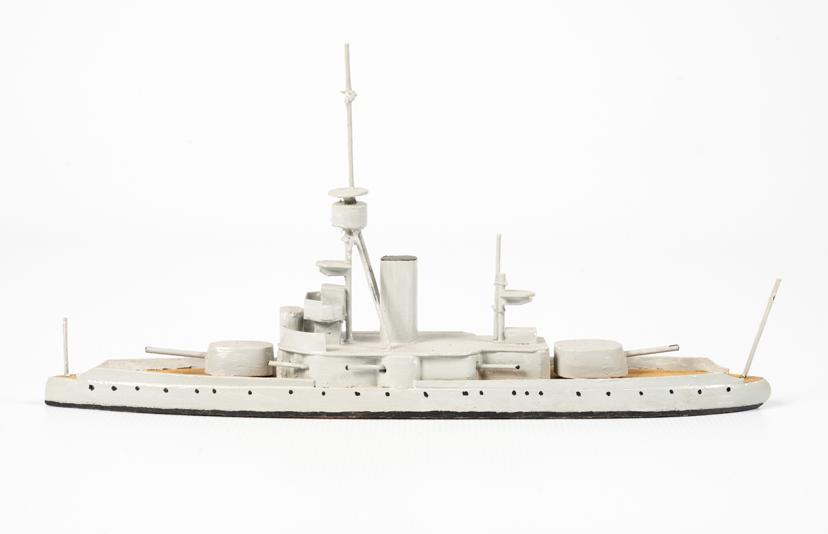 Föremålets form: Vattenlinjemodell.
Består av trä och metalltråd.