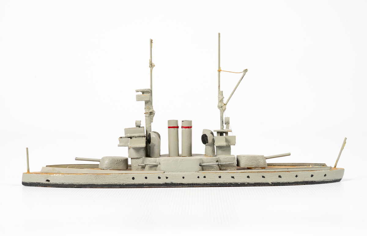 Föremålets form: Vattenlinjemodell.
Består av trä och metalltråd.