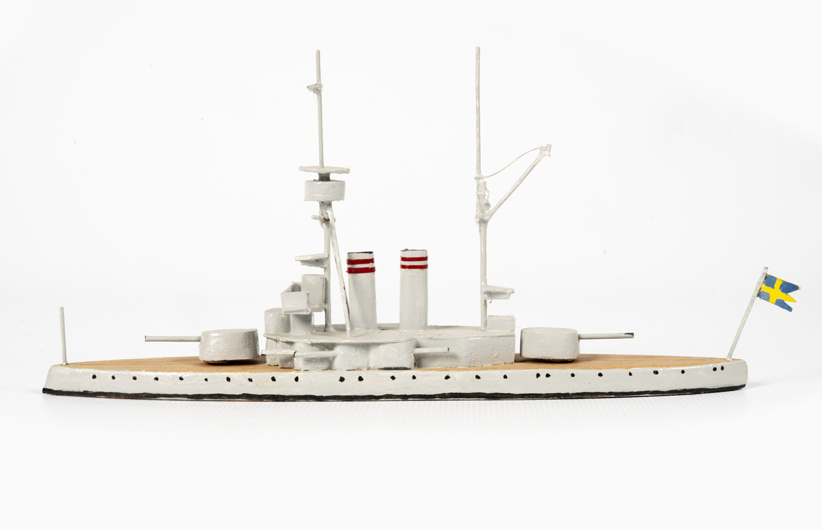 Föremålets form: Vattenlinjemodell.
Består av trä och metalltråd.