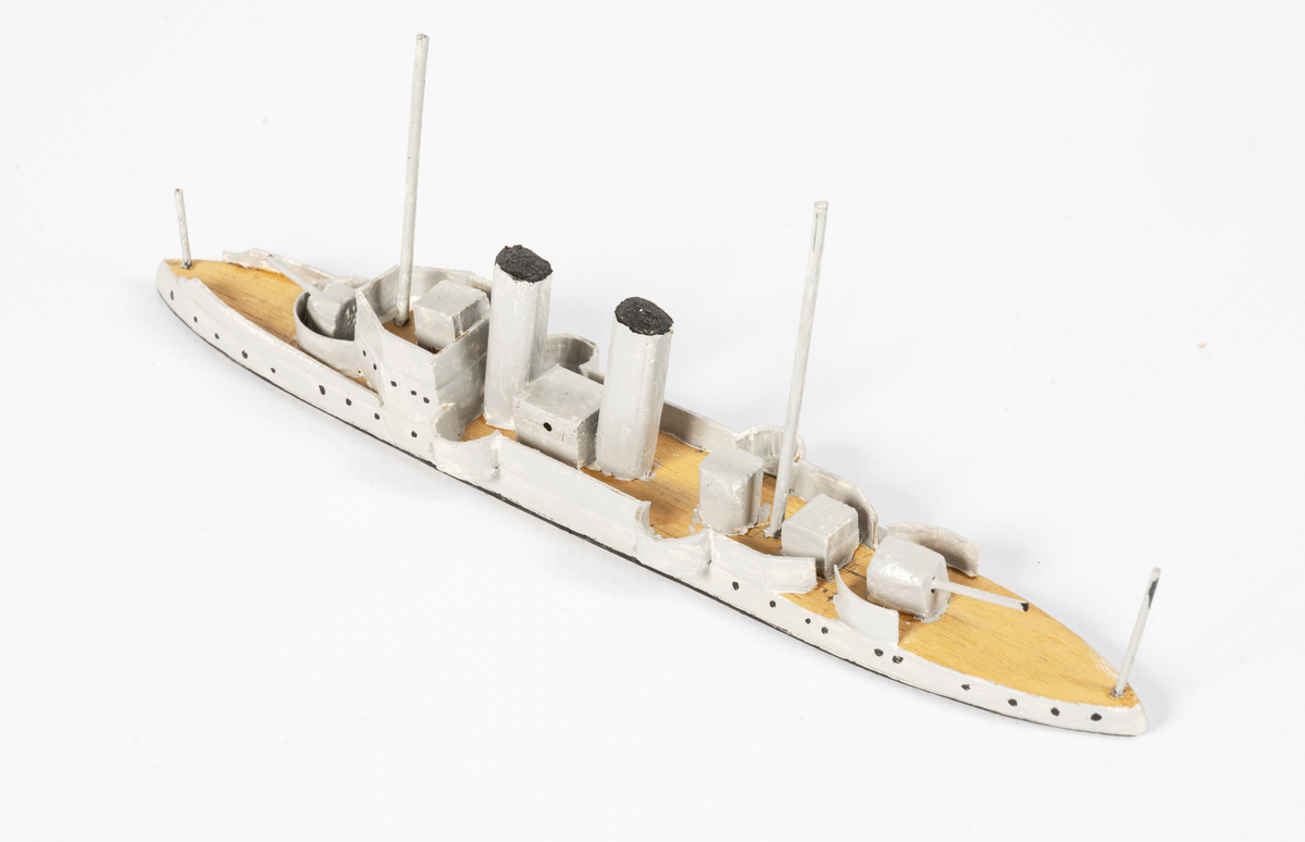 Föremålets form: Vattenlinjemodell.
Består av trä och metalltråd.