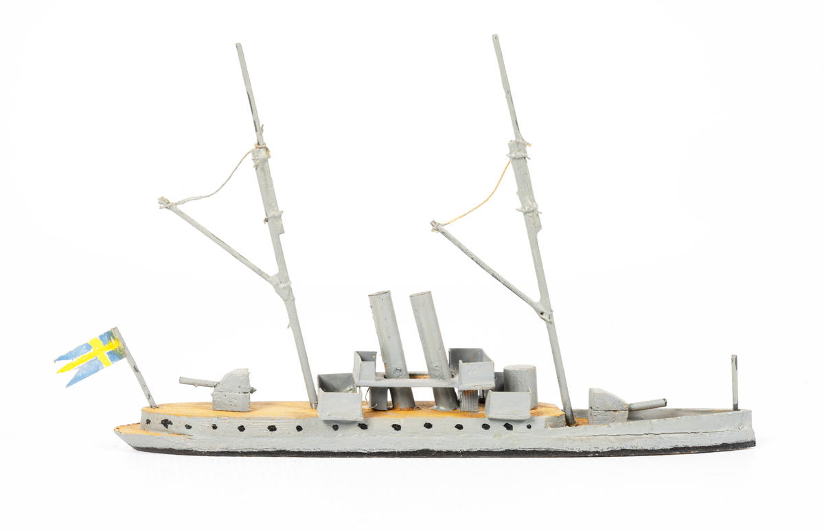 Föremålets form: Vattenlinjemodell.
Består av trä och metalltråd.