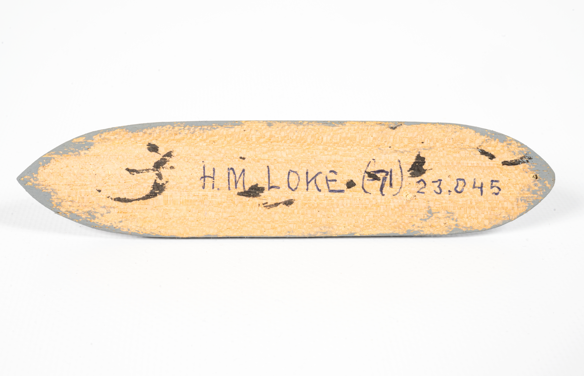 Föremålets form: Vattenlinjemodell.
Består av trä och metalltråd.