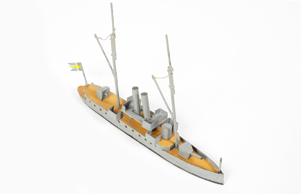 Föremålets form: Vattenlinjemodell.
Består av trä och metalltråd.