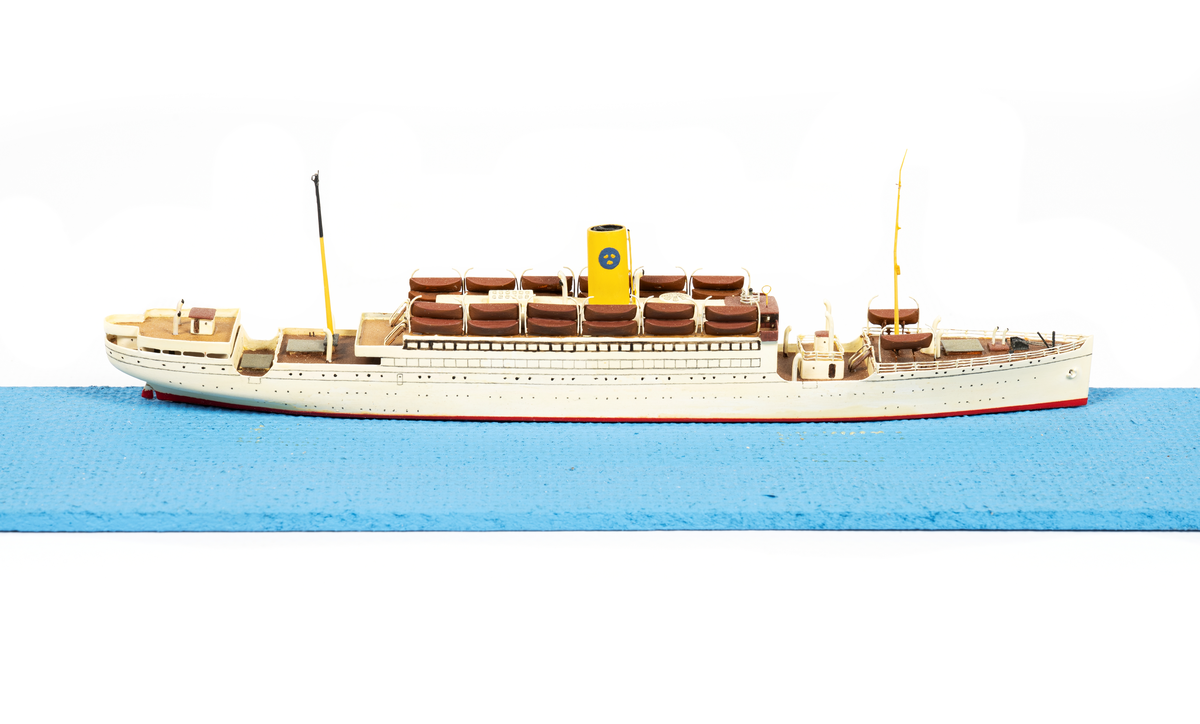 Vattenlinjemodell av passagerarfartyget Drottningholm byggt 1905.
