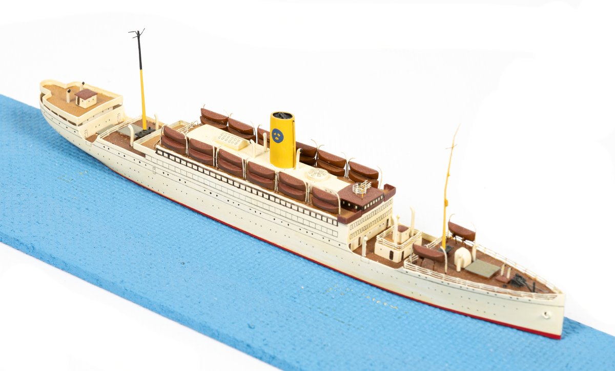 Vattenlinjemodell av passagerarfartyget Drottningholm byggt 1905.
