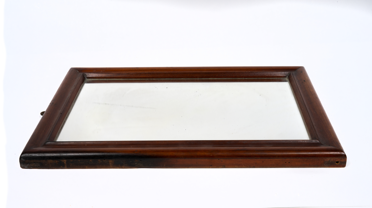 Kvadratisk torpedräkneskiva med avrundade hörn. Räkneskivans beteckn. F 1135-900191-9.
Förvaras i en trälåda märkt  ”Räkneskiva S  No  7 ROMULUS”