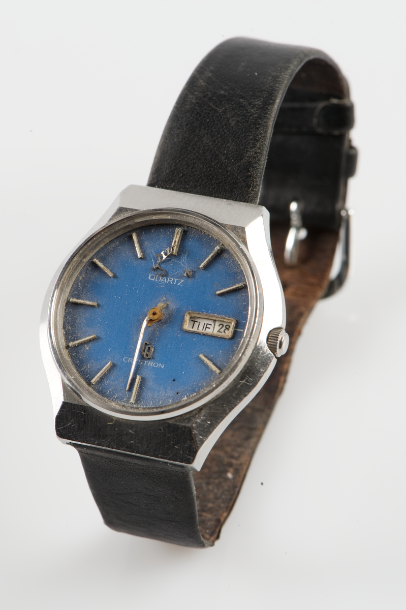 Armbandsur CITIZEN med brunt läderarmband. 
Urtavlans diameter: 30 mm.
Hela klockans längd (inkl. armband)235 mm.