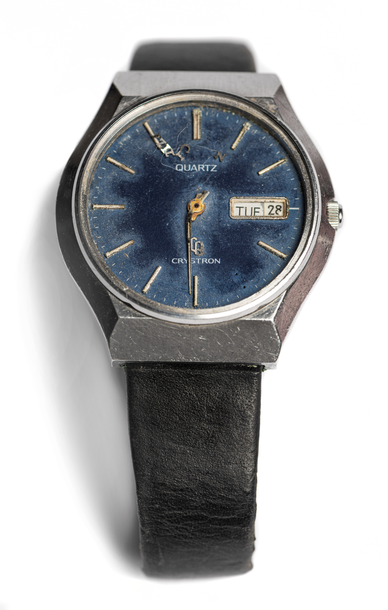 Armbandsur CITIZEN med brunt läderarmband. 
Urtavlans diameter: 30 mm.
Hela klockans längd (inkl. armband)235 mm.