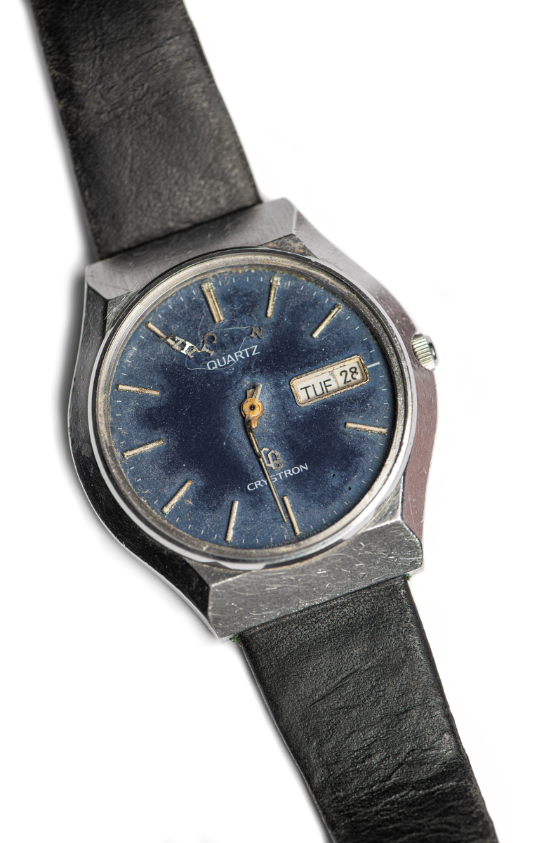 Armbandsur CITIZEN med brunt läderarmband. 
Urtavlans diameter: 30 mm.
Hela klockans längd (inkl. armband)235 mm.