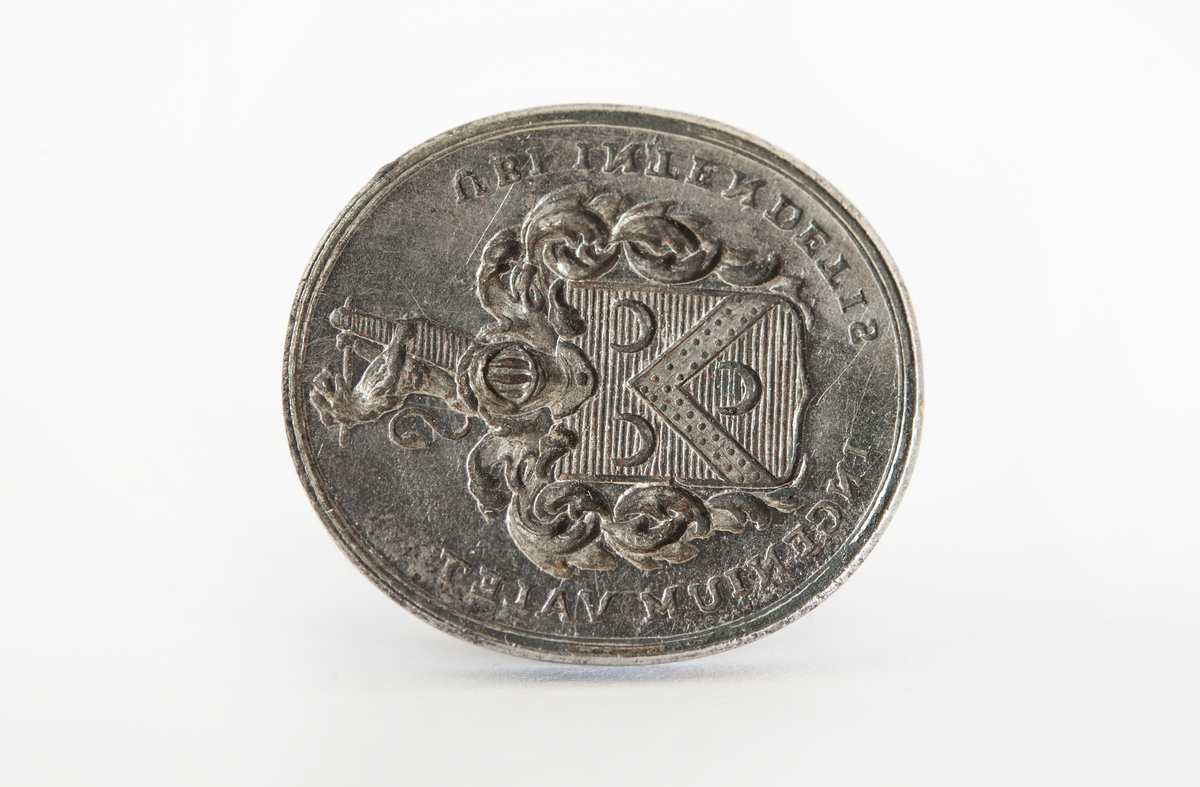 F.H. af Chapmans vapensköld krönt av galjonslejon.