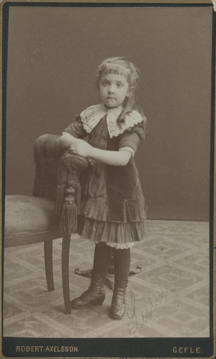 Barnporträtt. Lulli 5 år.