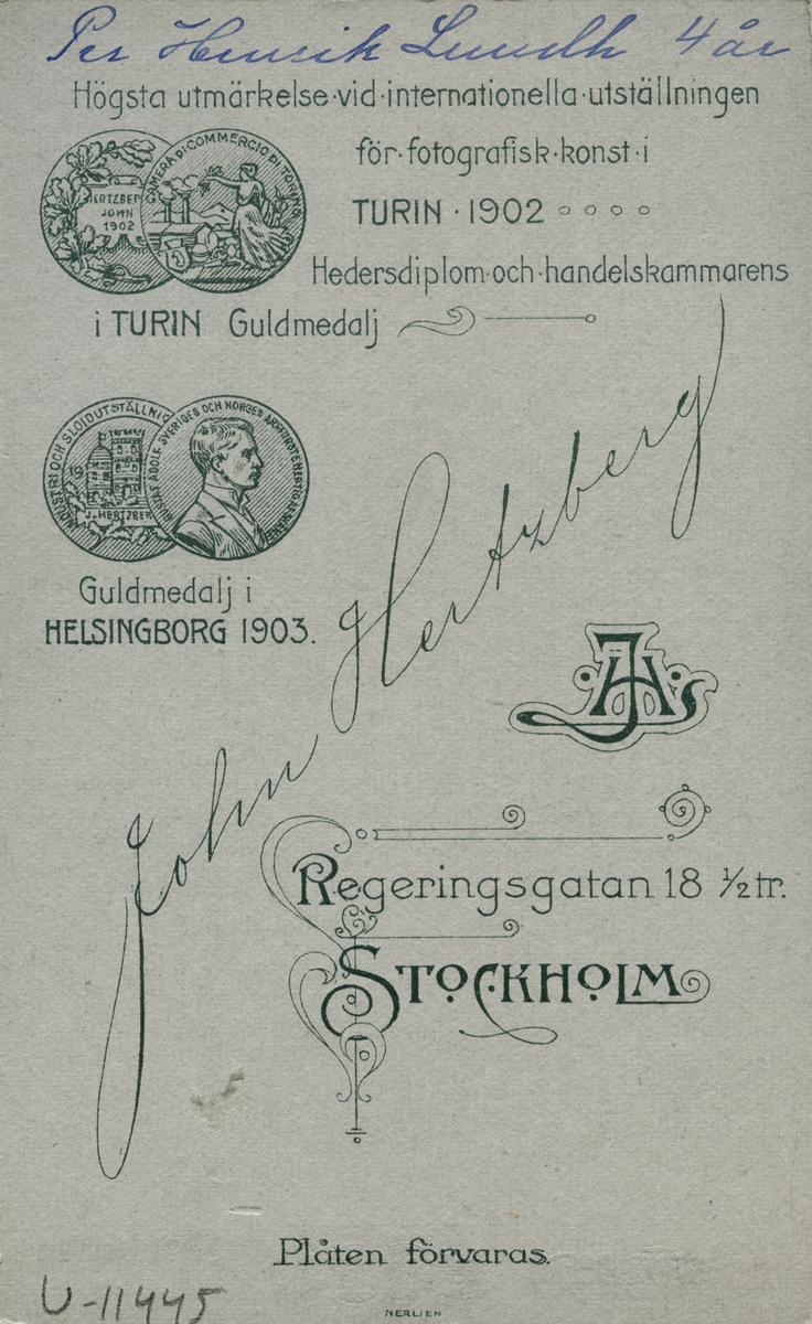 Porträtt av Per Henrik Lundh 4 år (enligt text baksida kort).